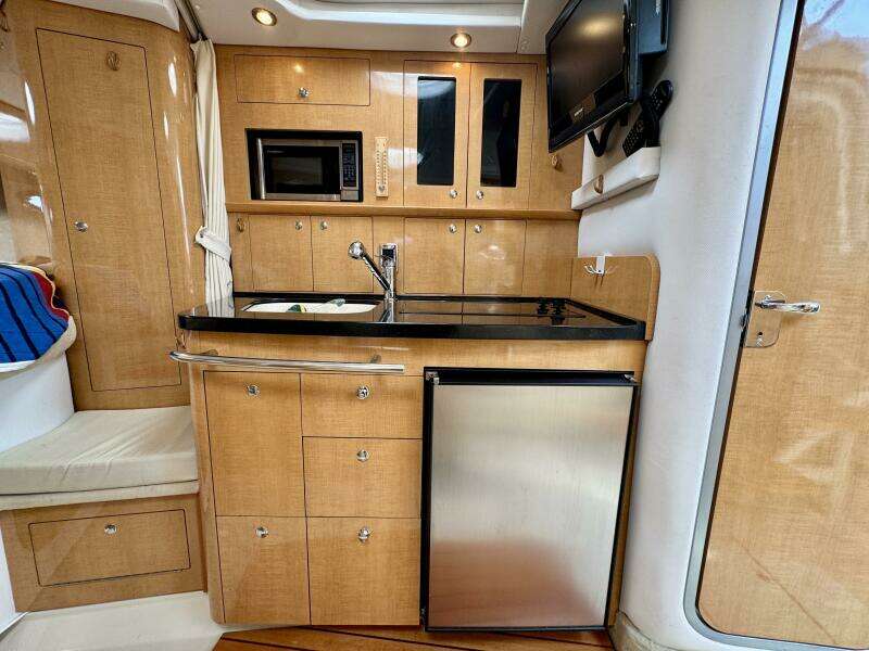 35ft Four Winns Yacht For Sale