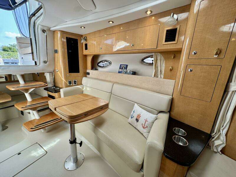 35ft Four Winns Yacht For Sale