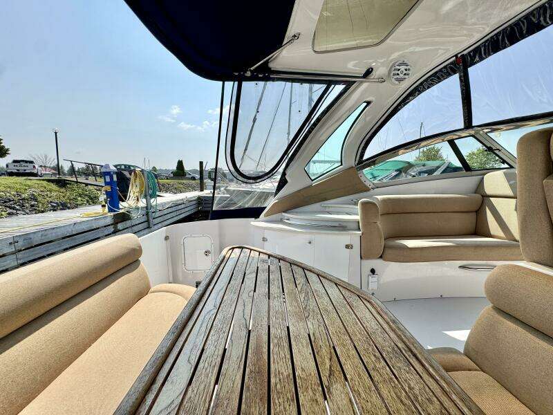 35ft Four Winns Yacht For Sale