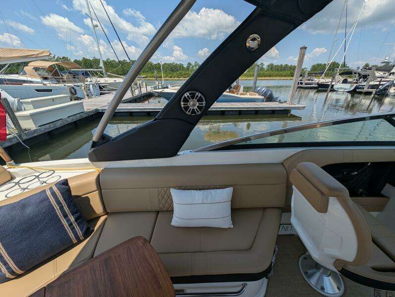 28ft Sea Ray Yacht For Sale