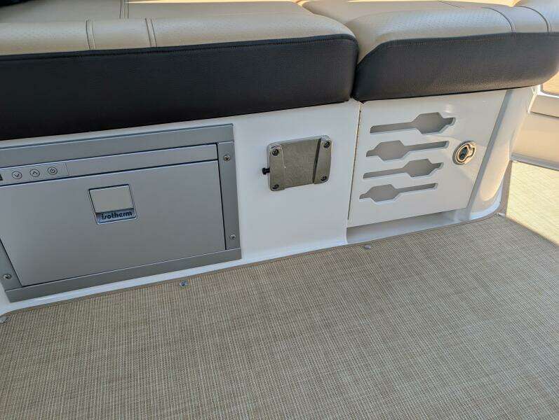 28ft Sea Ray Yacht For Sale