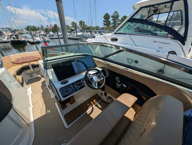 28ft Sea Ray Yacht For Sale