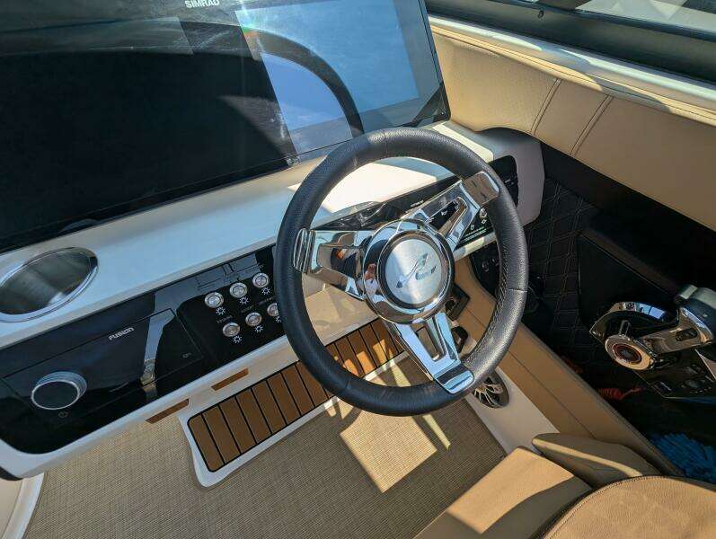 28ft Sea Ray Yacht For Sale