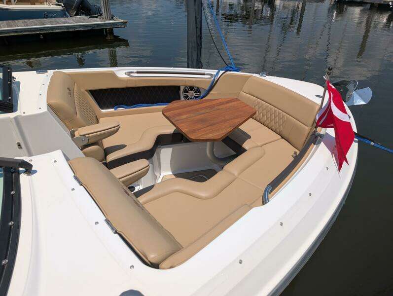 28ft Sea Ray Yacht For Sale
