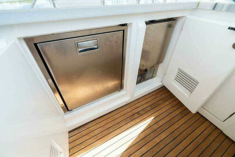 Deep Blue  80ft Azimut Yacht For Sale