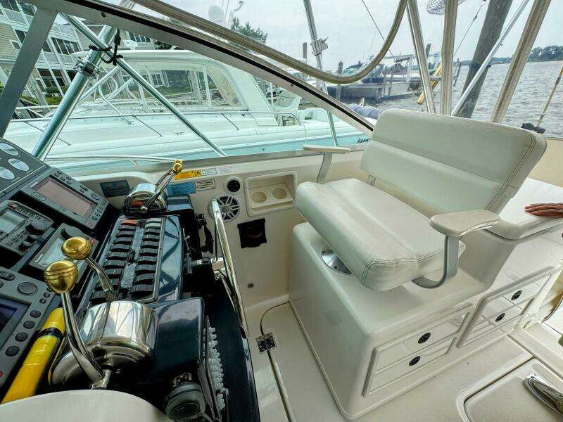 34ft Pursuit Yacht For Sale