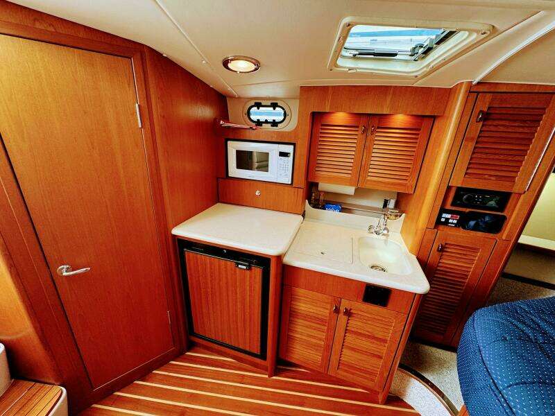 34ft Pursuit Yacht For Sale
