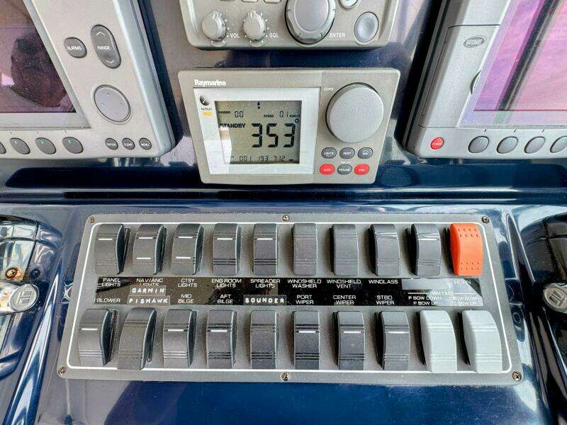 34ft Pursuit Yacht For Sale