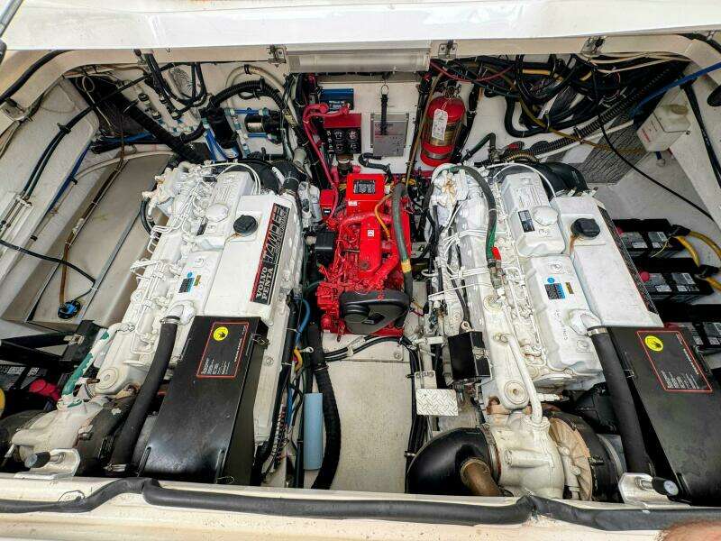 34ft Pursuit Yacht For Sale