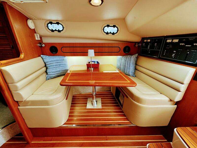 34ft Pursuit Yacht For Sale
