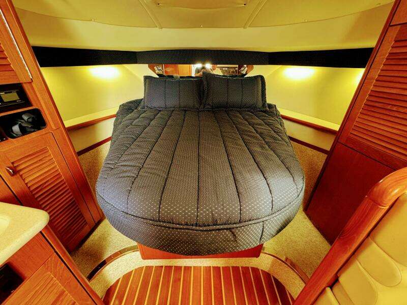 34ft Pursuit Yacht For Sale