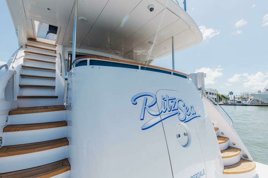 80ft Hatteras Yacht For Sale