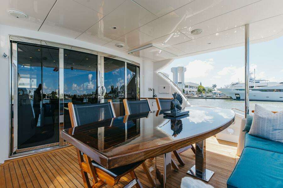 80ft Hatteras Yacht For Sale