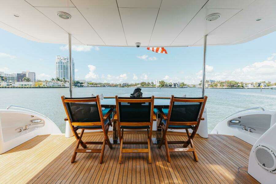 80ft Hatteras Yacht For Sale