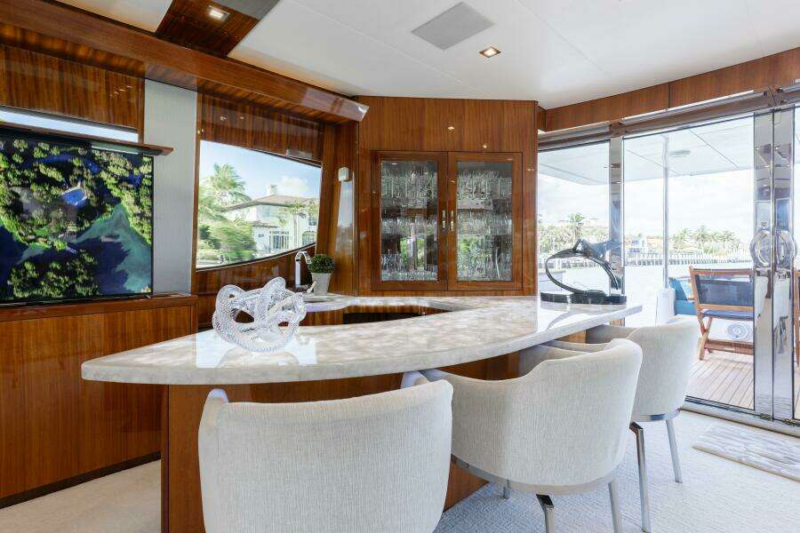 80ft Hatteras Yacht For Sale