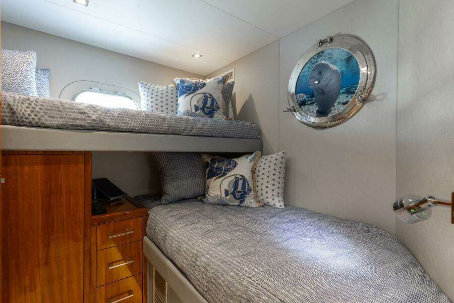 80ft Hatteras Yacht For Sale