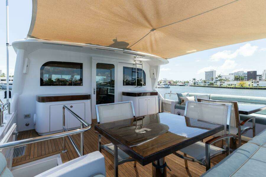 80ft Hatteras Yacht For Sale