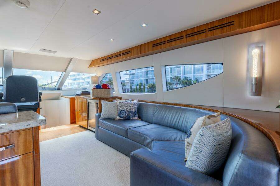 80ft Hatteras Yacht For Sale