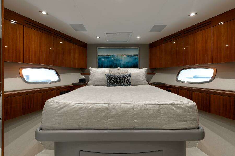 80ft Hatteras Yacht For Sale