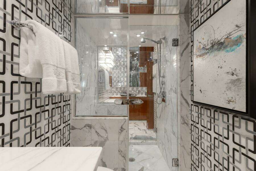 80ft Hatteras Yacht For Sale