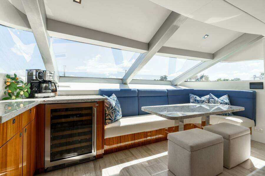80ft Hatteras Yacht For Sale