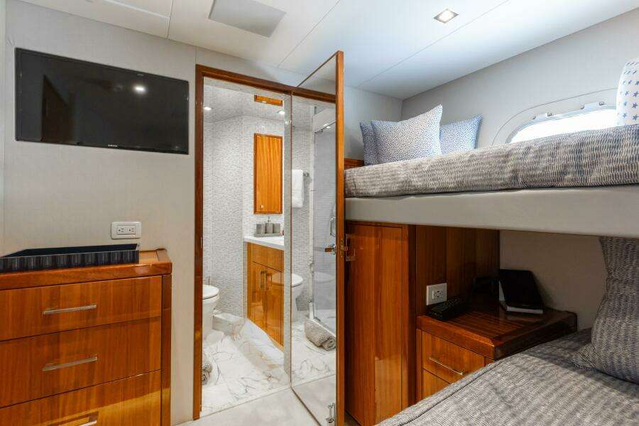 80ft Hatteras Yacht For Sale