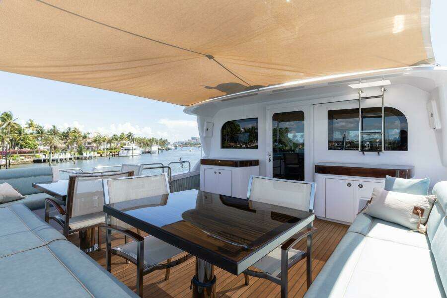 80ft Hatteras Yacht For Sale