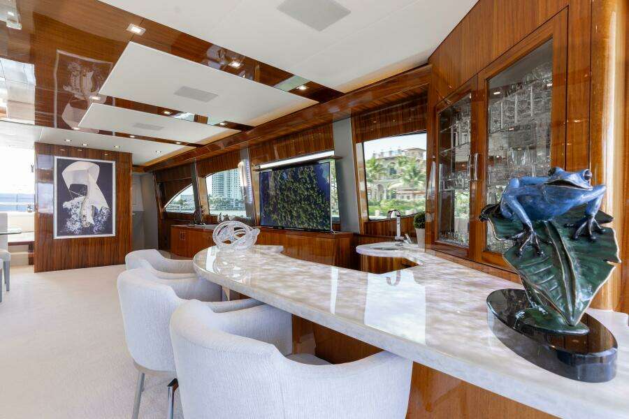 80ft Hatteras Yacht For Sale