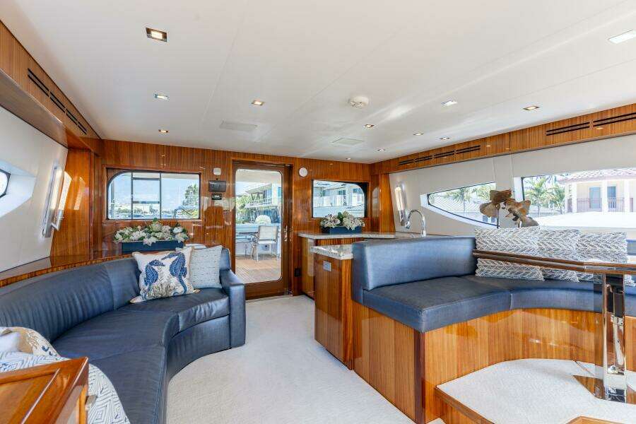 80ft Hatteras Yacht For Sale