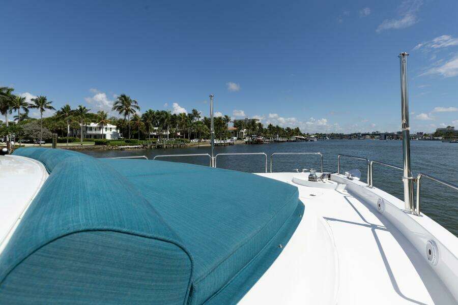 80ft Hatteras Yacht For Sale