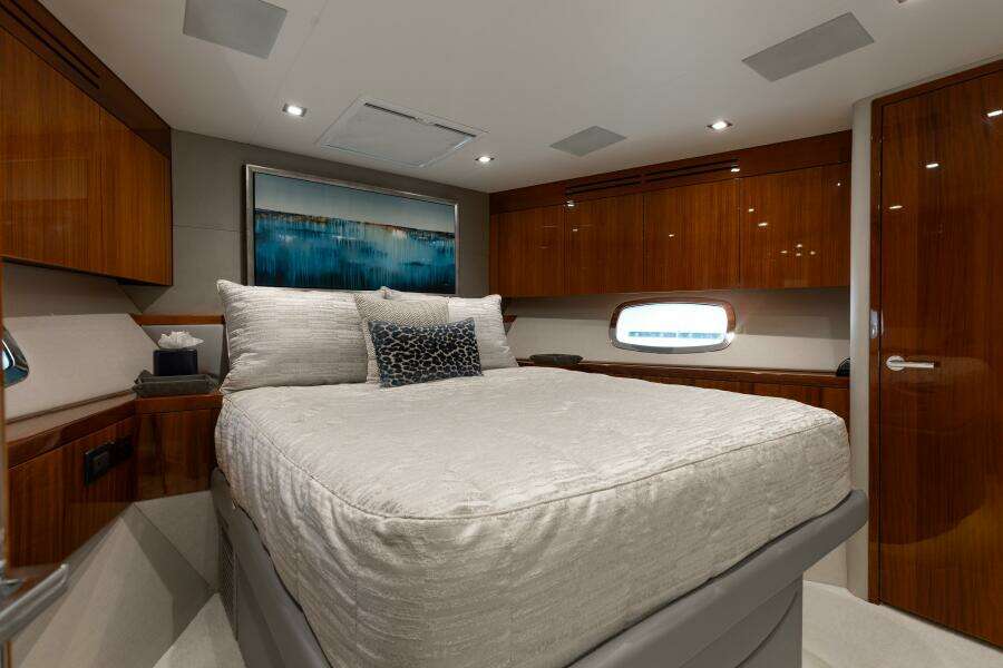 80ft Hatteras Yacht For Sale