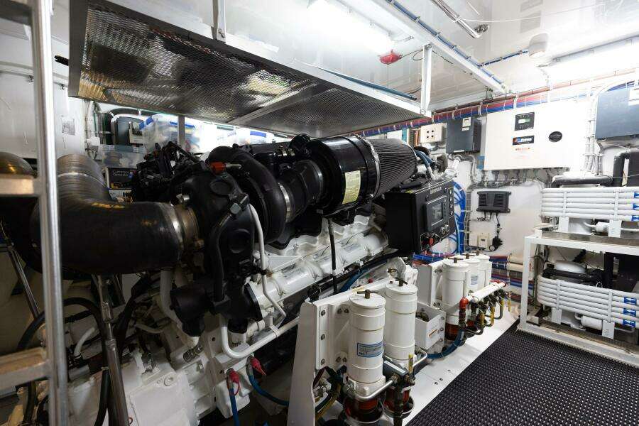 80ft Hatteras Yacht For Sale