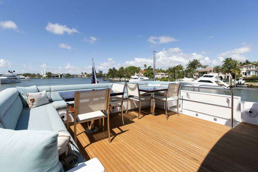 80ft Hatteras Yacht For Sale