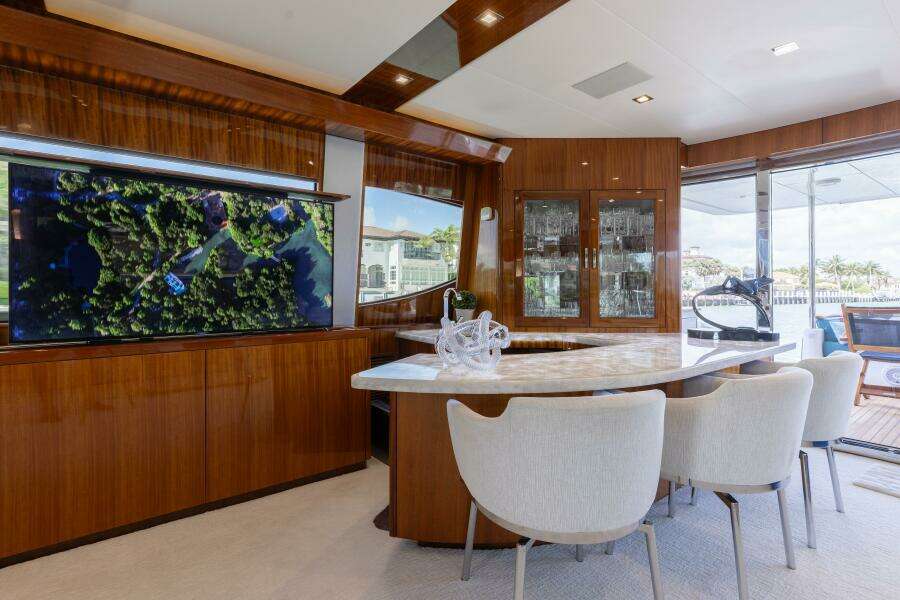 80ft Hatteras Yacht For Sale