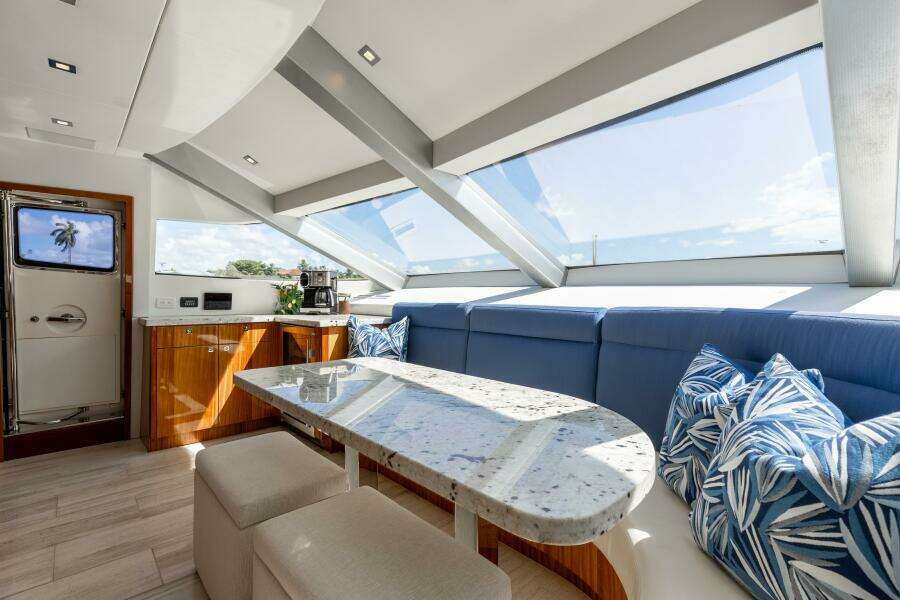 80ft Hatteras Yacht For Sale