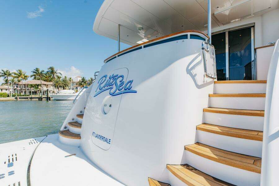 80ft Hatteras Yacht For Sale