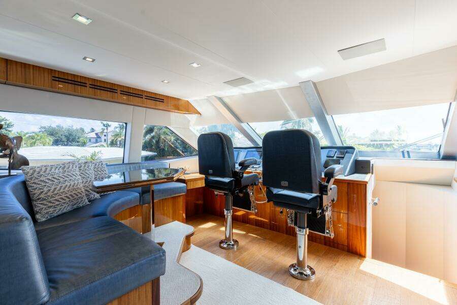 80ft Hatteras Yacht For Sale