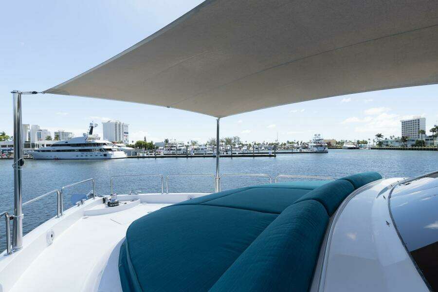 80ft Hatteras Yacht For Sale