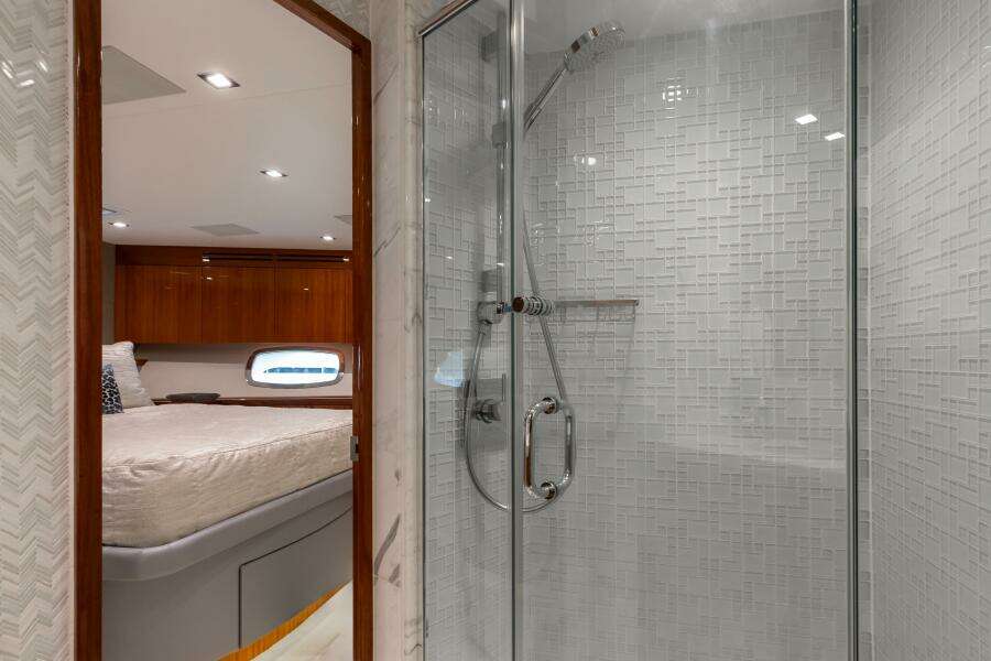 80ft Hatteras Yacht For Sale
