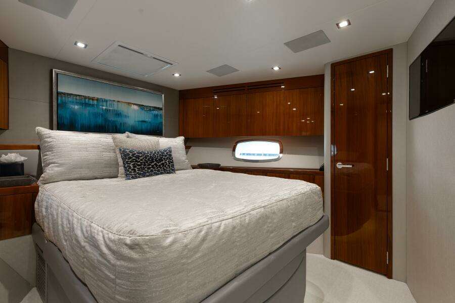 80ft Hatteras Yacht For Sale