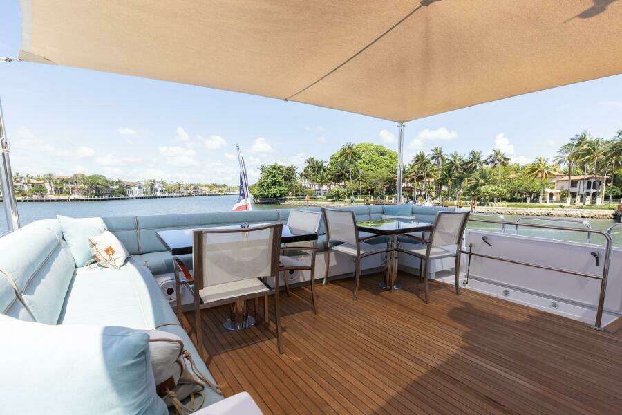 80ft Hatteras Yacht For Sale