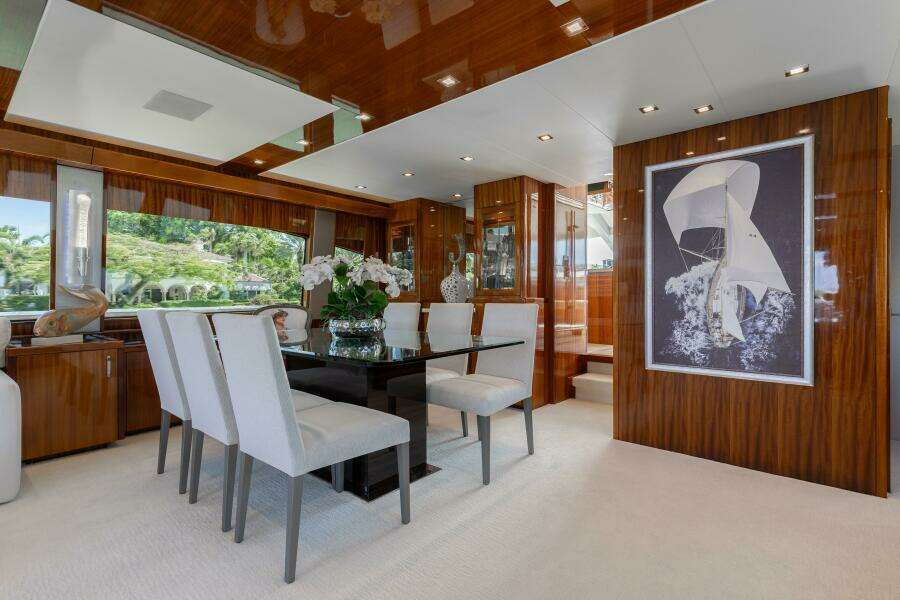 80ft Hatteras Yacht For Sale