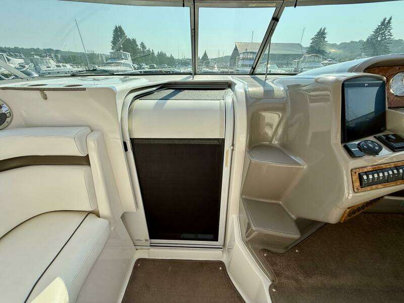 33ft Rinker Yacht For Sale