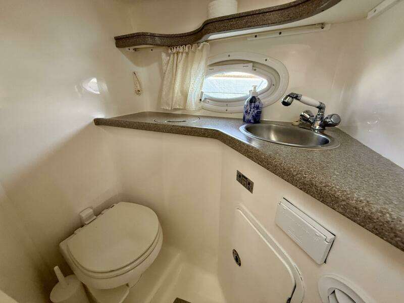 33ft Rinker Yacht For Sale
