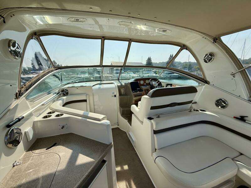 33ft Rinker Yacht For Sale