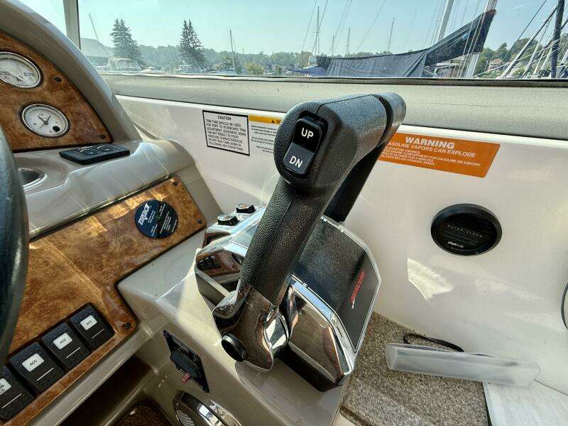 33ft Rinker Yacht For Sale