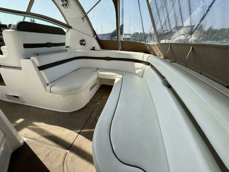 33ft Rinker Yacht For Sale