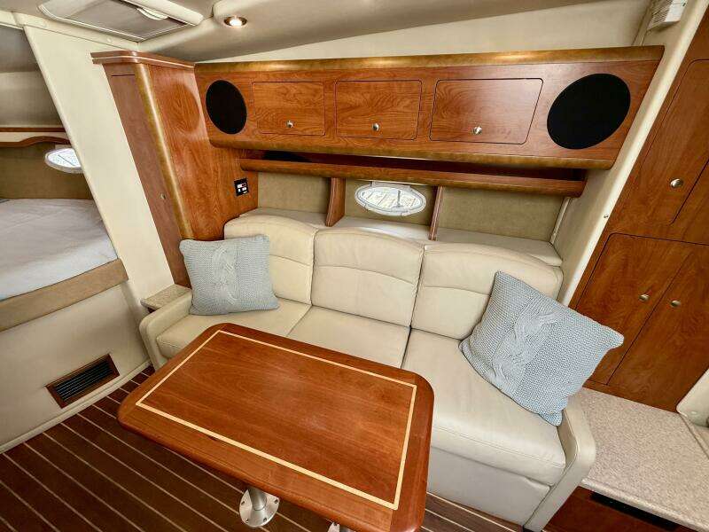 33ft Rinker Yacht For Sale