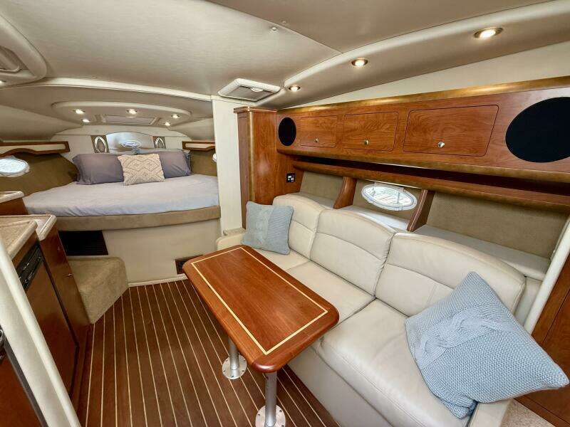 33ft Rinker Yacht For Sale