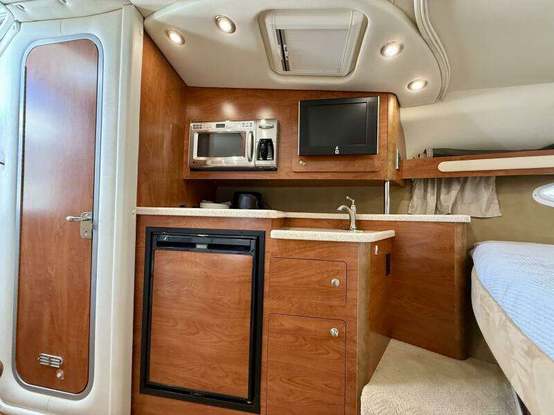 33ft Rinker Yacht For Sale